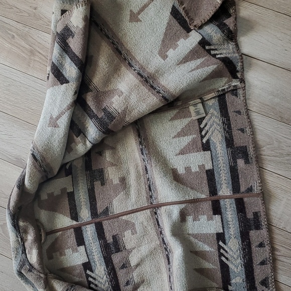 Paparazzi Geometric Open Shawl Jacket - Picture 7 of 10